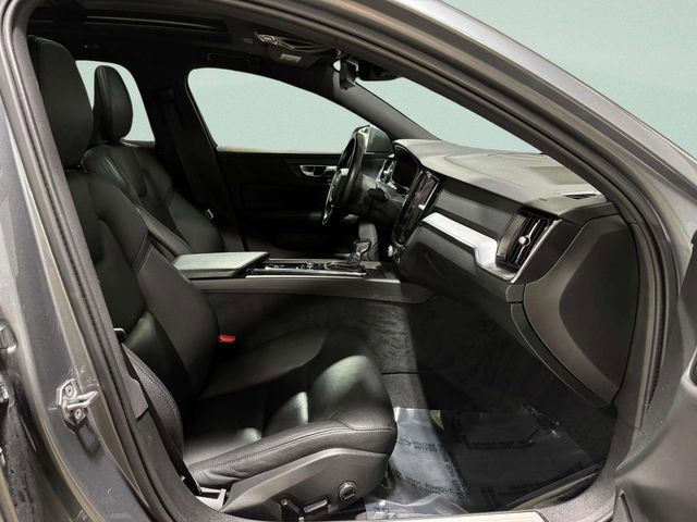 Used 2020 Volvo V60 T5 Momentum FWD image 27