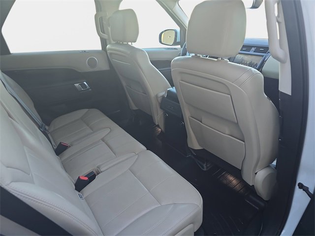 Used 2020 Land Rover Discovery SE image 13