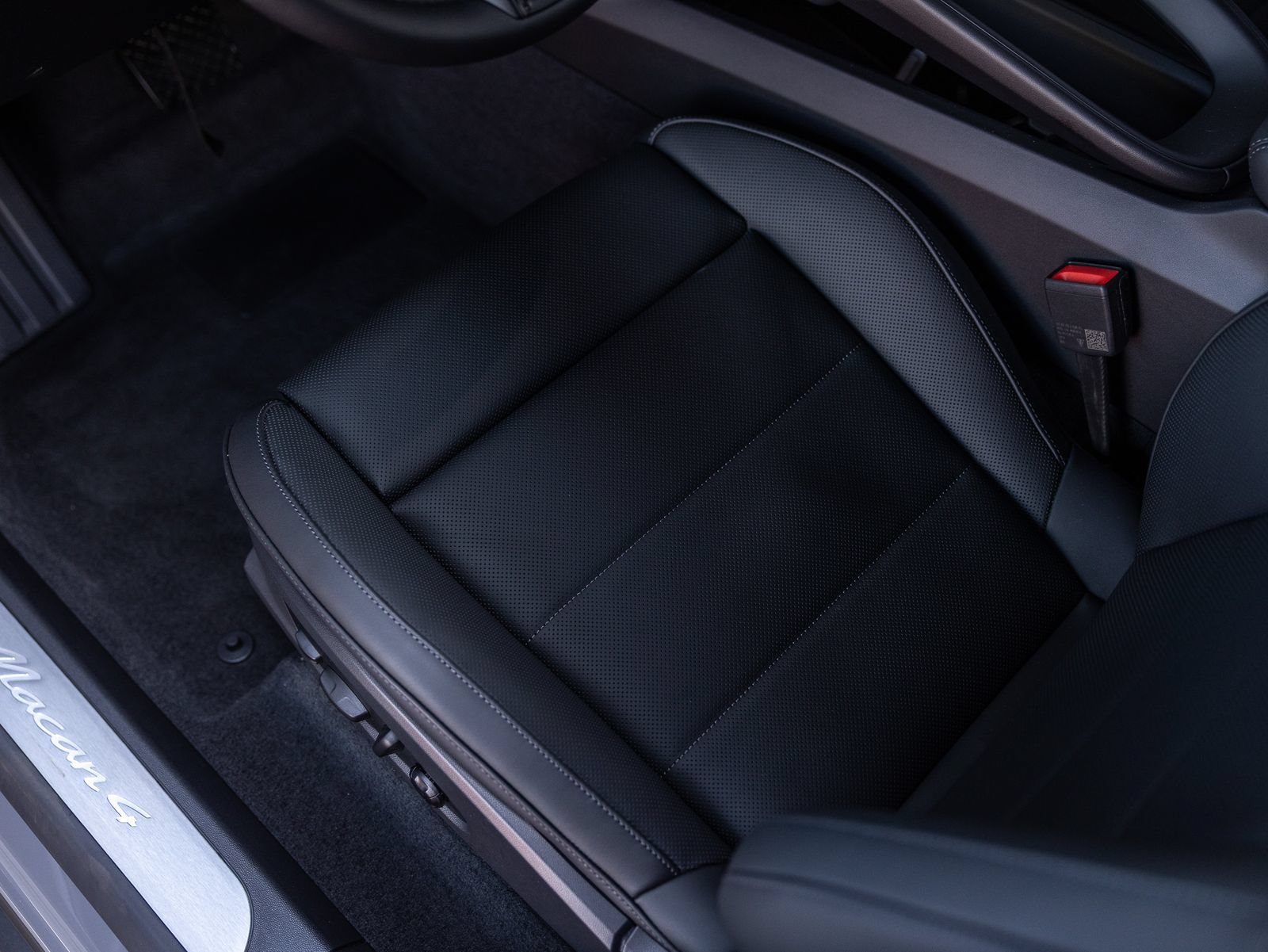 New 2026 Porsche Macan 4 Electric AWD/4WD image 29