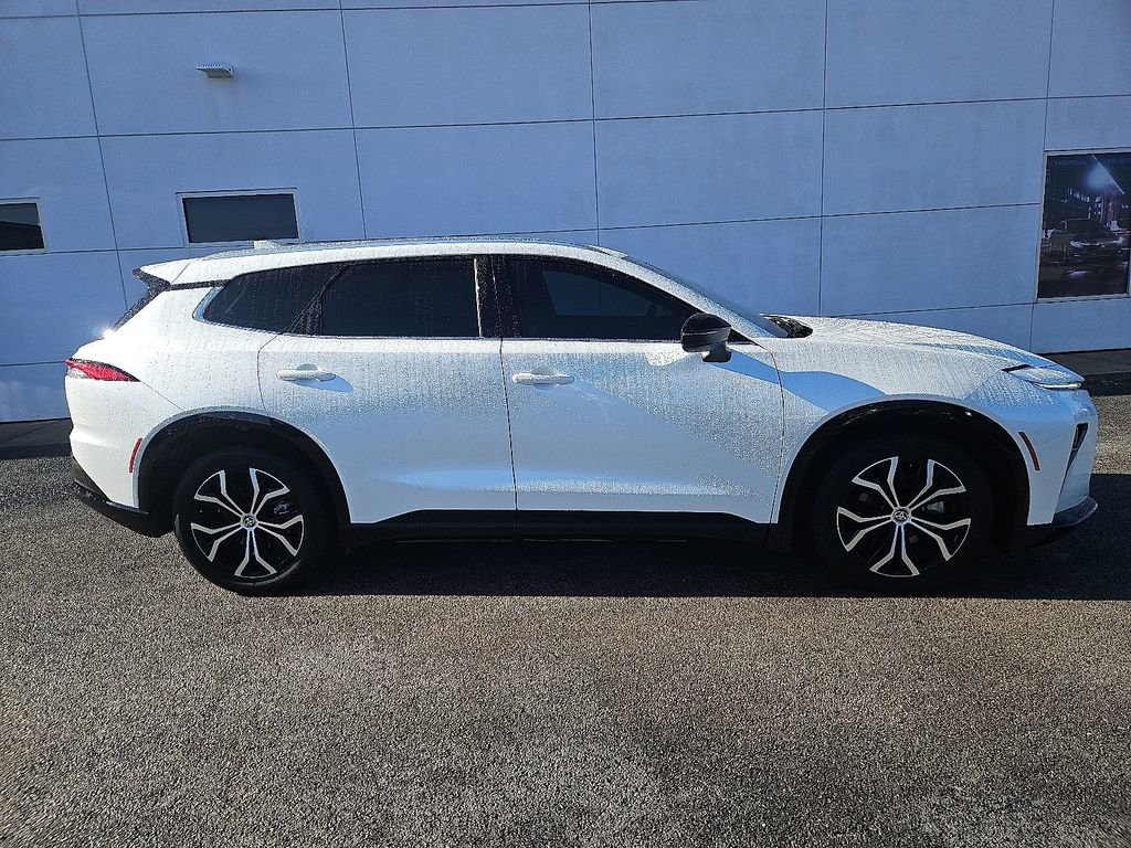 Used 2025 Toyota Crown Signia XLE image 9