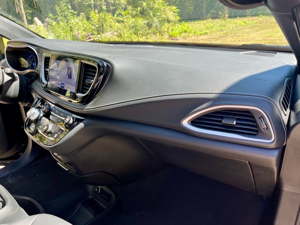 New 2026 Chrysler Pacifica Select image 12