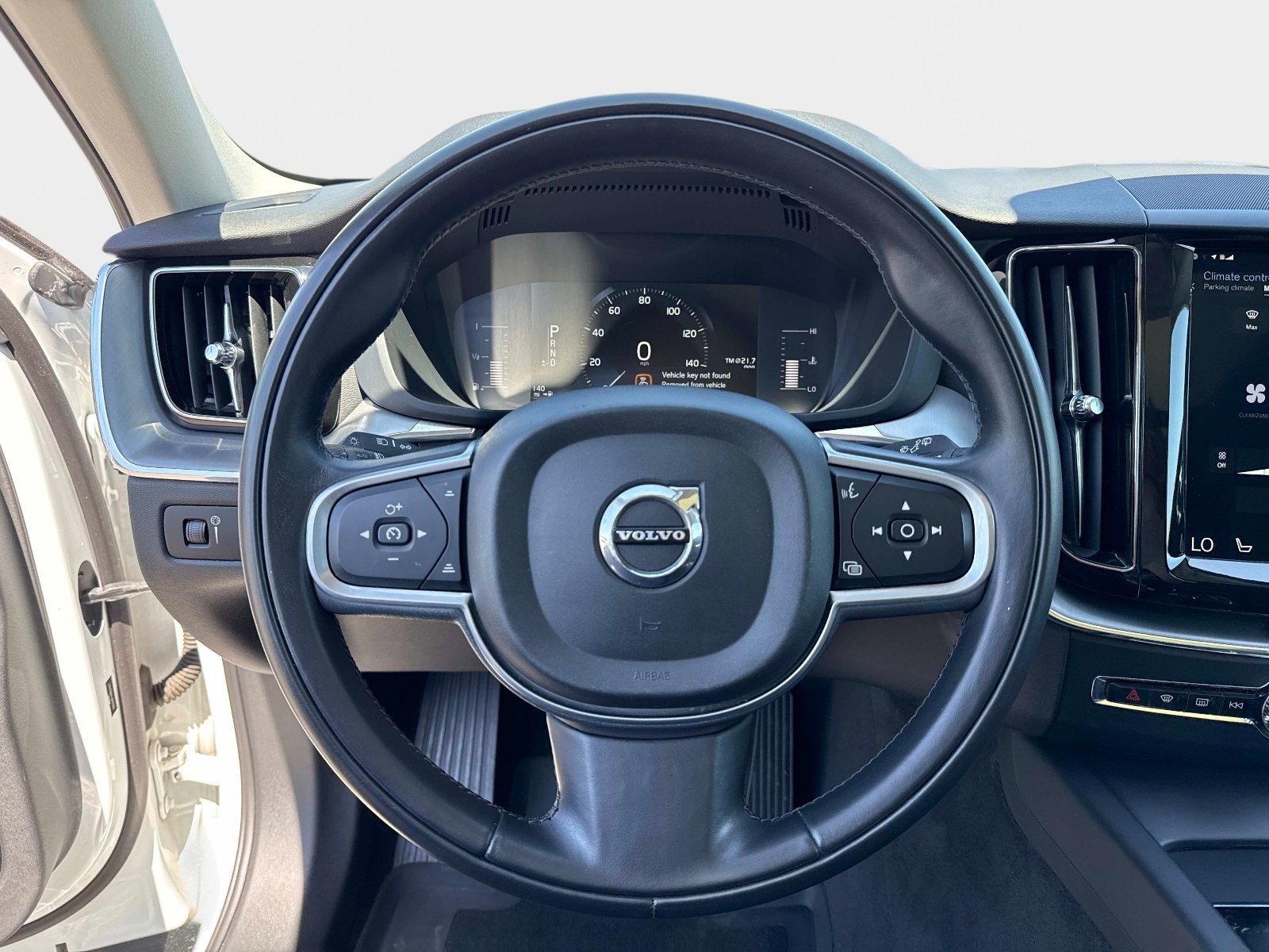 Used 2018 Volvo XC60 T5 Momentum w/ Convenience Package AWD/4WD image 27