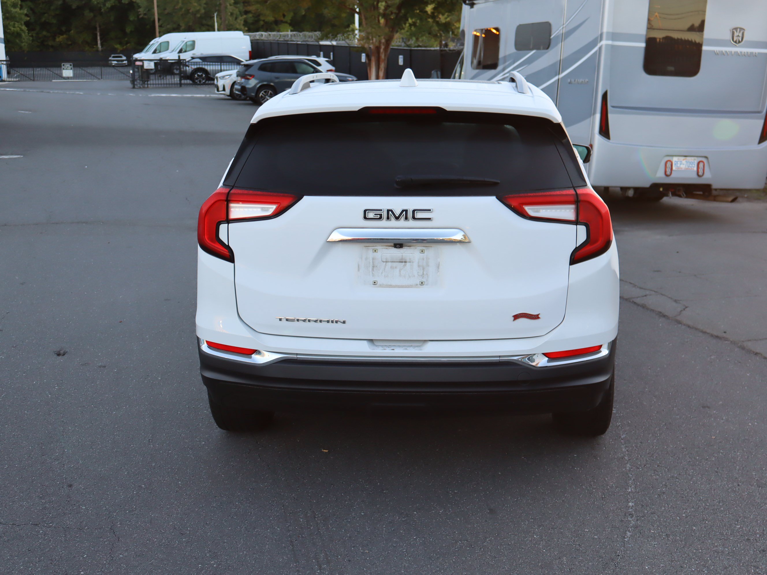 Used 2024 GMC Terrain SLT FWD image 9