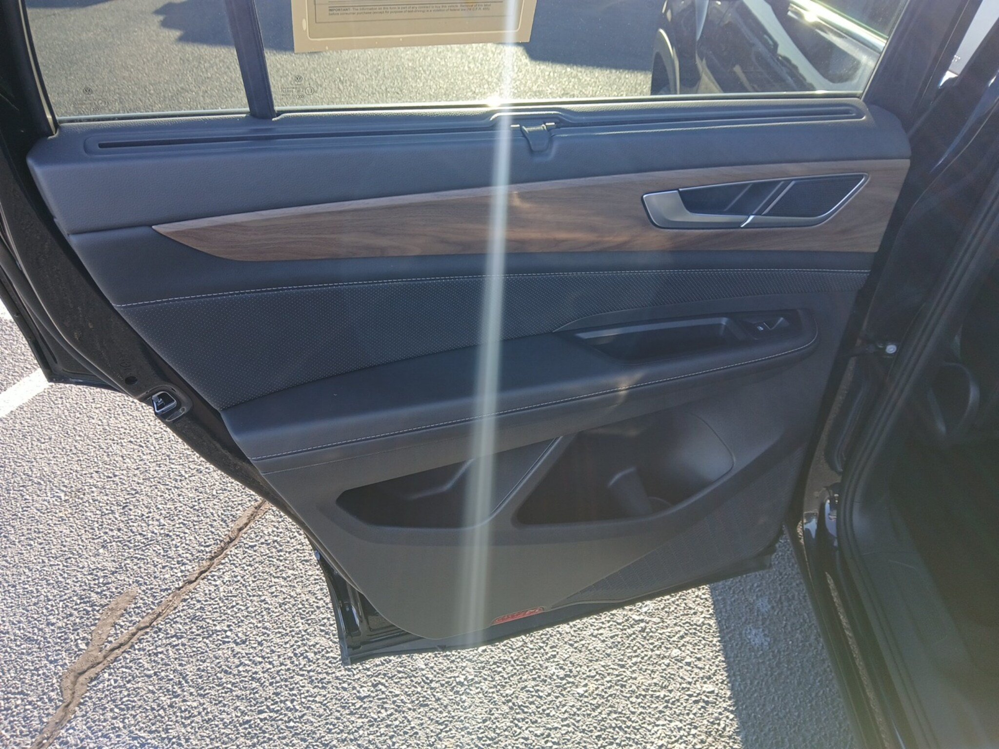 Used 2025 Volkswagen Atlas SE FWD image 27