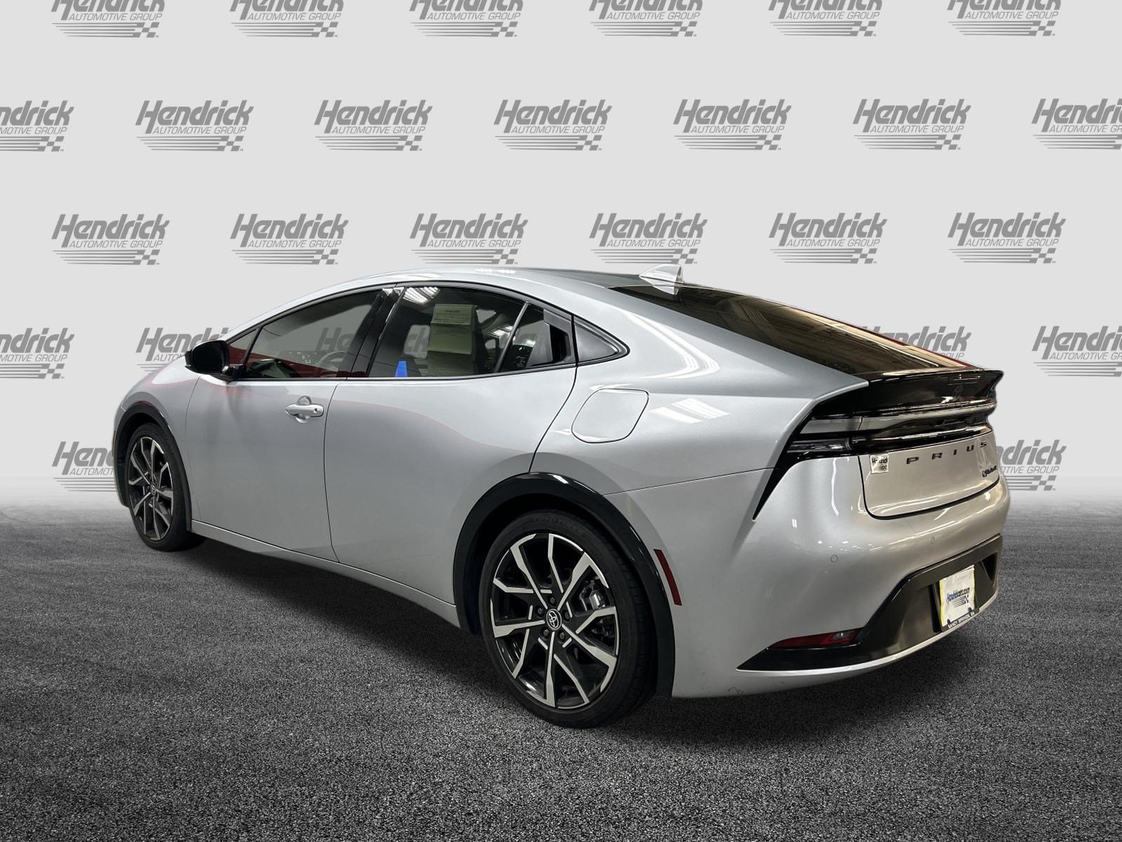 Used 2024 Toyota Prius Prime FWD image 8