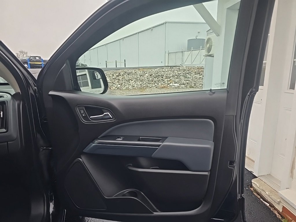 Used 2019 Chevrolet Colorado Z71 w/ Z71 Midnight Edition image 24