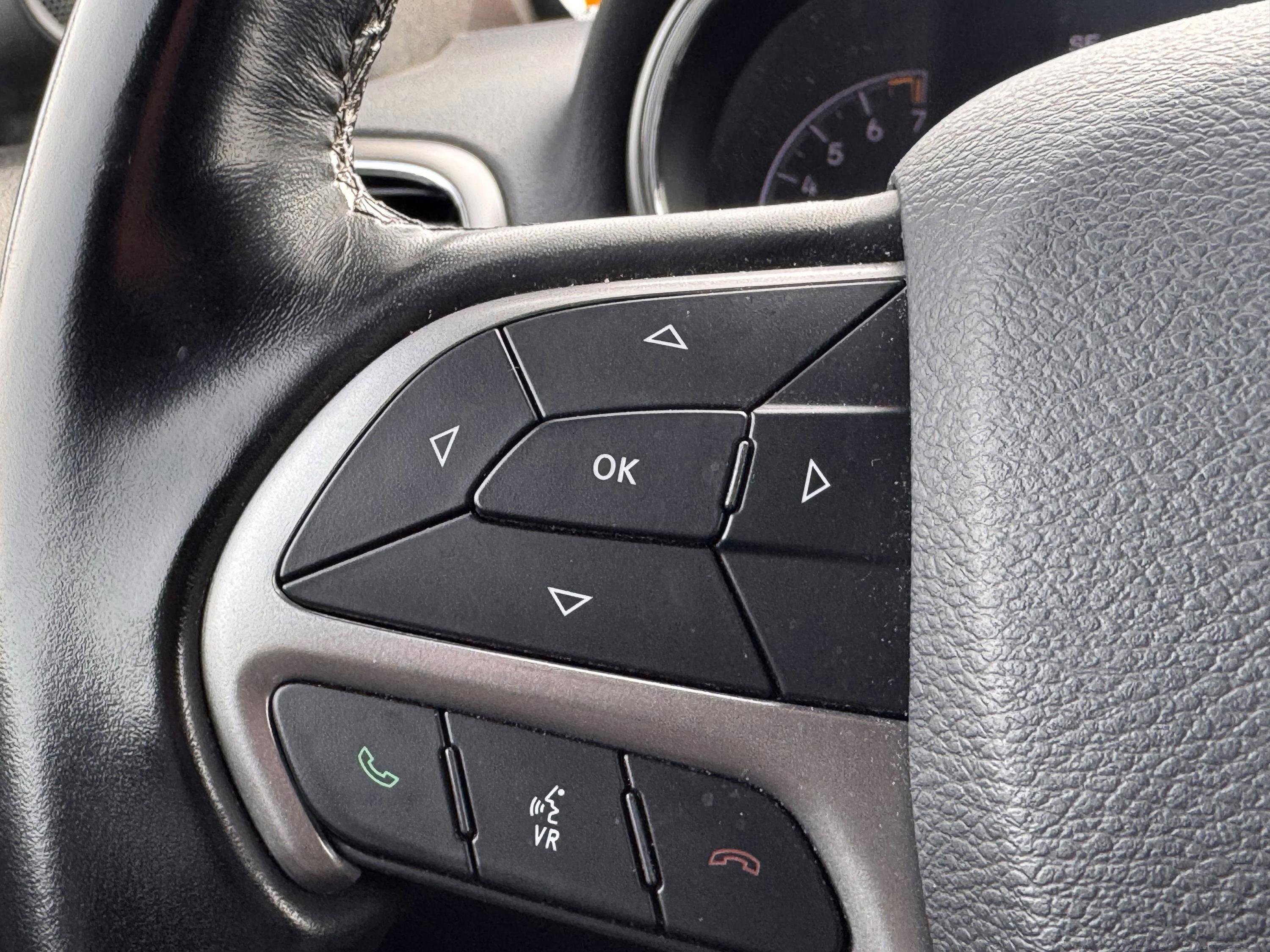 Used 2020 Jeep Grand Cherokee Laredo w/ 18" Wheel & 8.4" Radio Group image 10