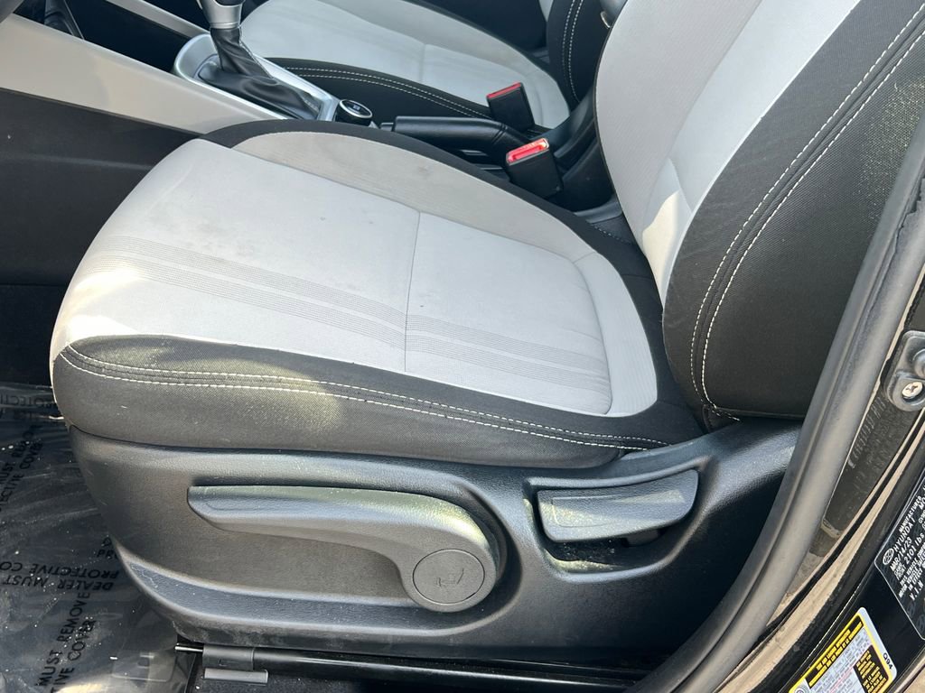 Used 2023 Hyundai Venue SEL image 32