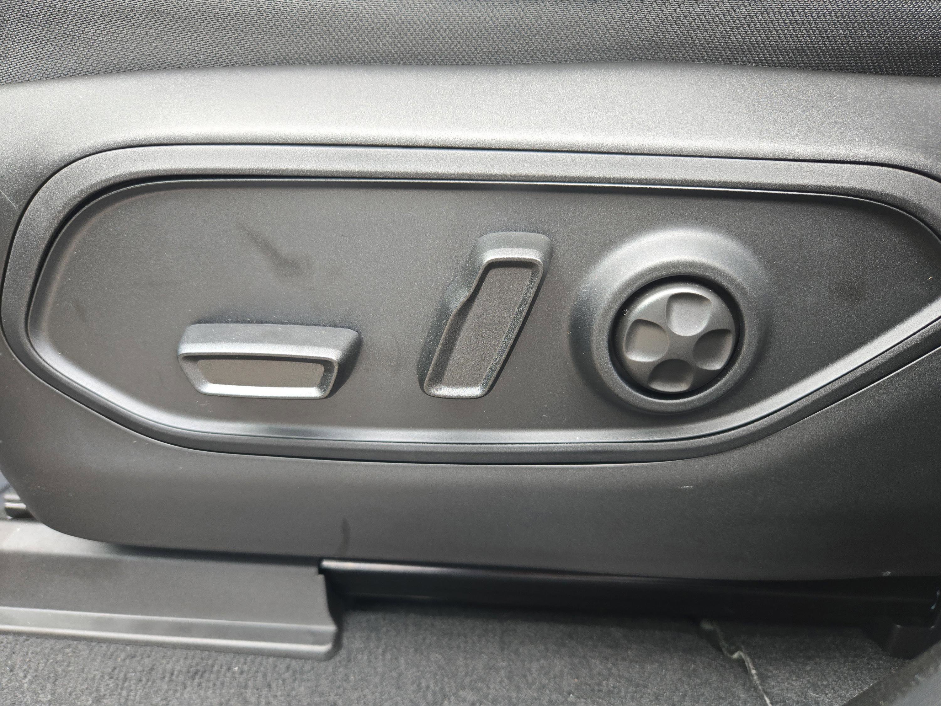 New 2025 Jeep Grand Cherokee L Altitude image 54