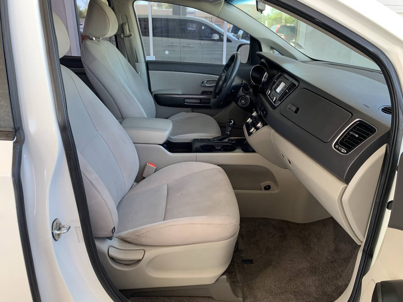 Used 2016 Kia Sedona L FWD image 7