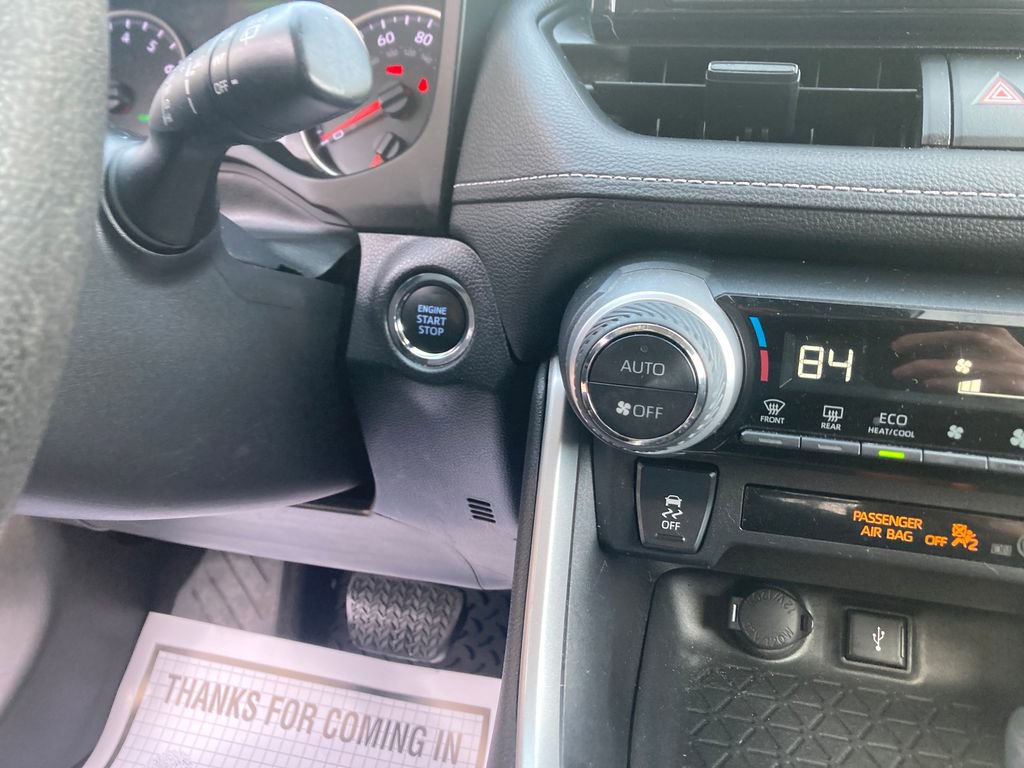 Used 2022 Toyota RAV4 XLE image 22