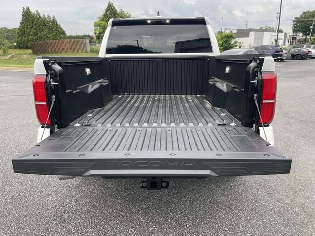 Used 2025 Toyota Tacoma SR5 AWD/4WD image 7