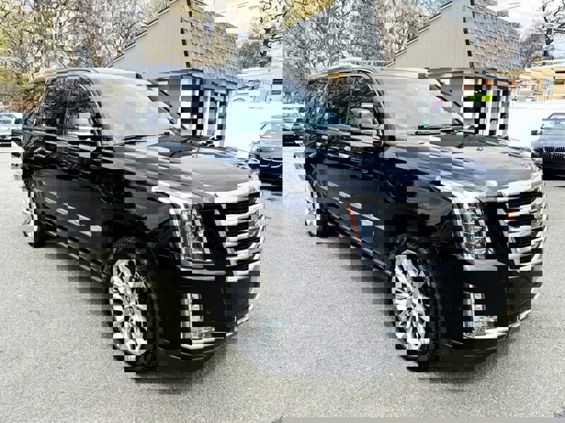 Used 2020 Cadillac Escalade ESV Premium Luxury image 3