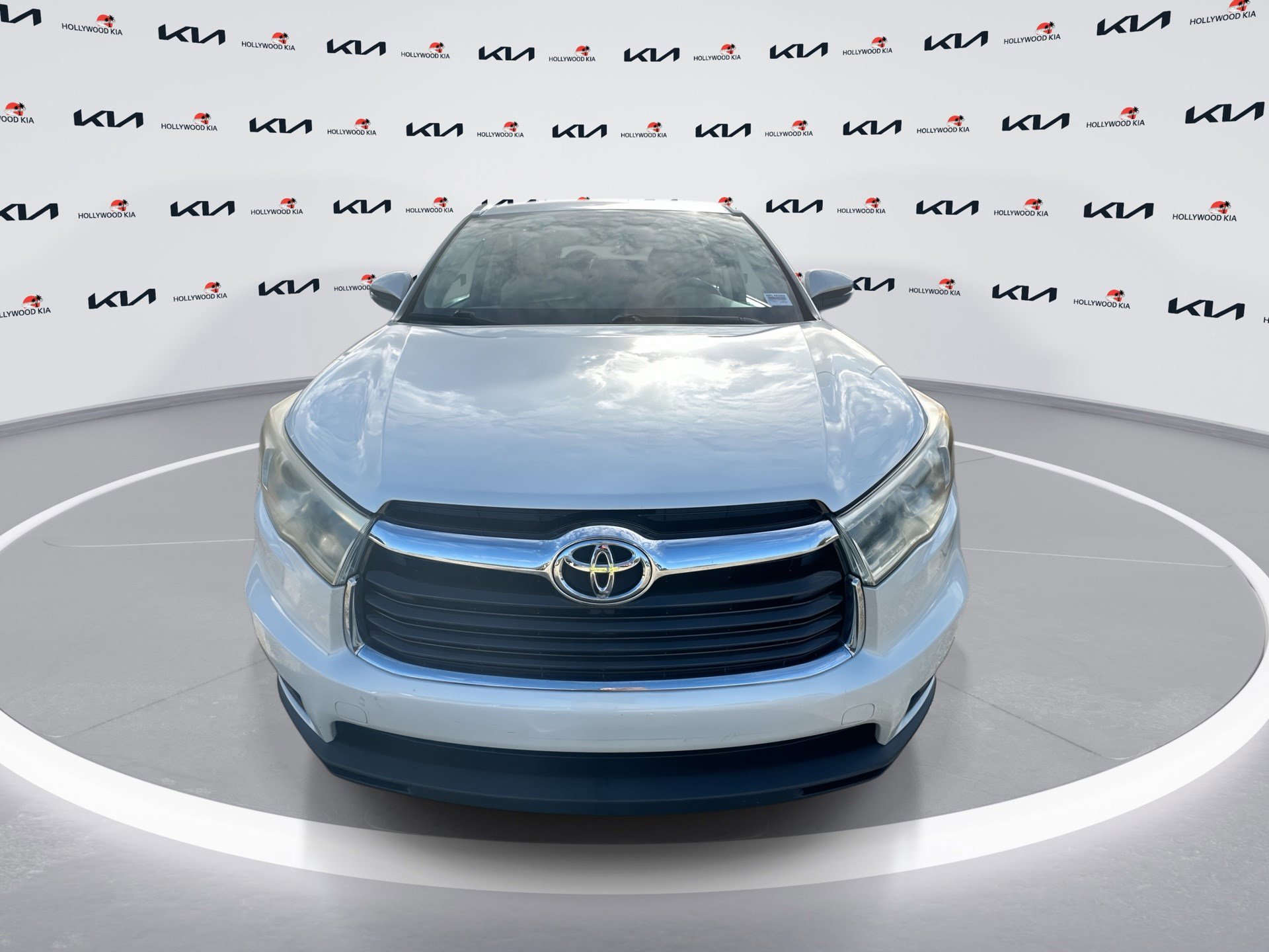 Used 2016 Toyota Highlander XLE image 3