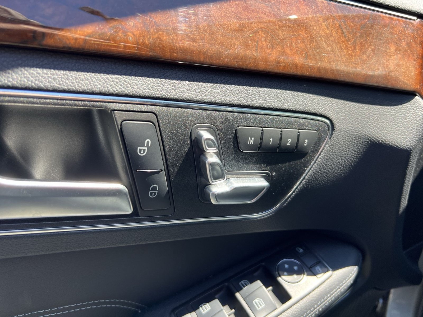 Used 2014 Mercedes-Benz E 350 4MATIC Sedan image 27