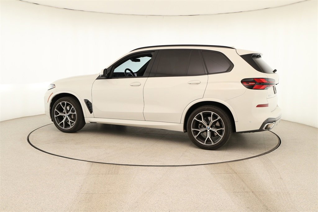 Used 2024 BMW X5 sDrive40i w/ M Sport Package image 3