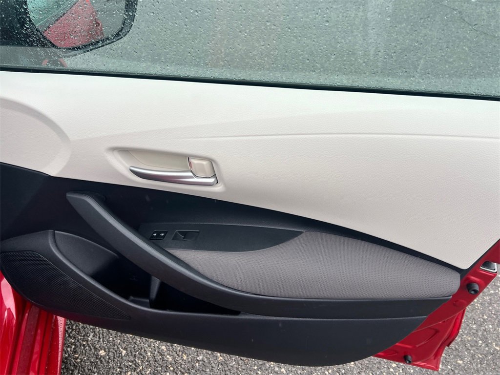 Used 2021 Toyota Corolla LE w/ Carpet Mat Package (TMS) image 17