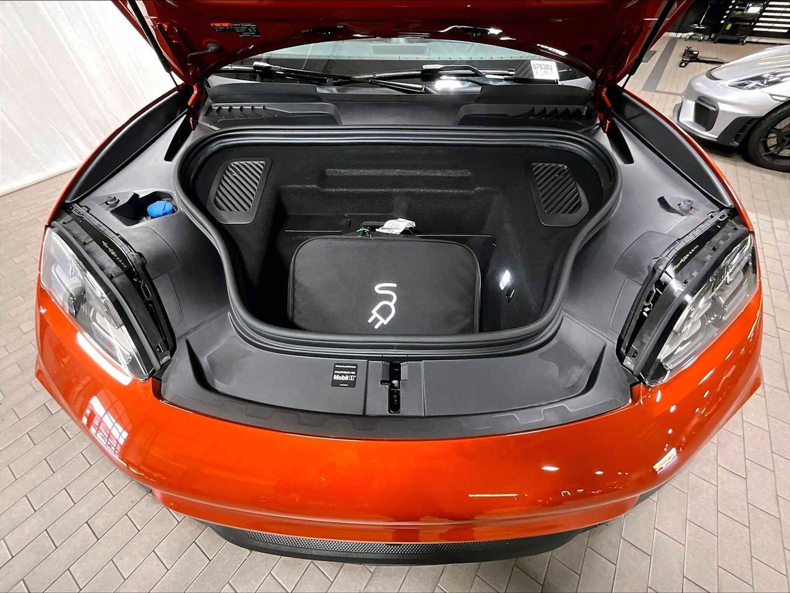 Used 2025 Porsche Macan Electric image 37