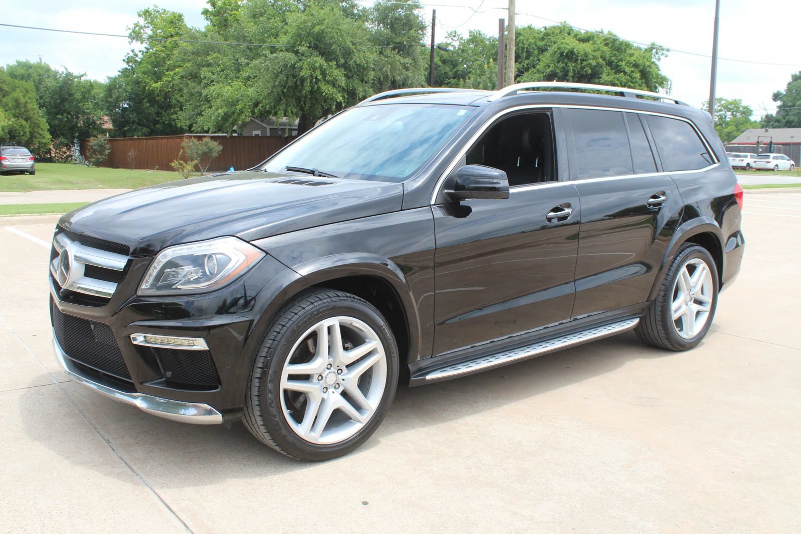 Used 2014 Mercedes-Benz GL 550 4MATIC w/ Driver Assistance Package image 5