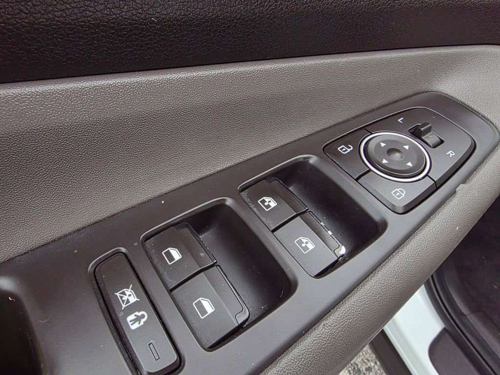 Used 2019 Hyundai Santa Fe SEL image 12