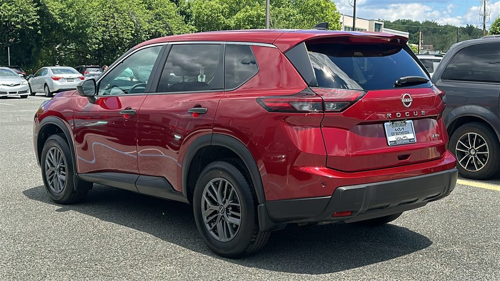 Used 2024 Nissan Rogue S AWD/4WD image 3