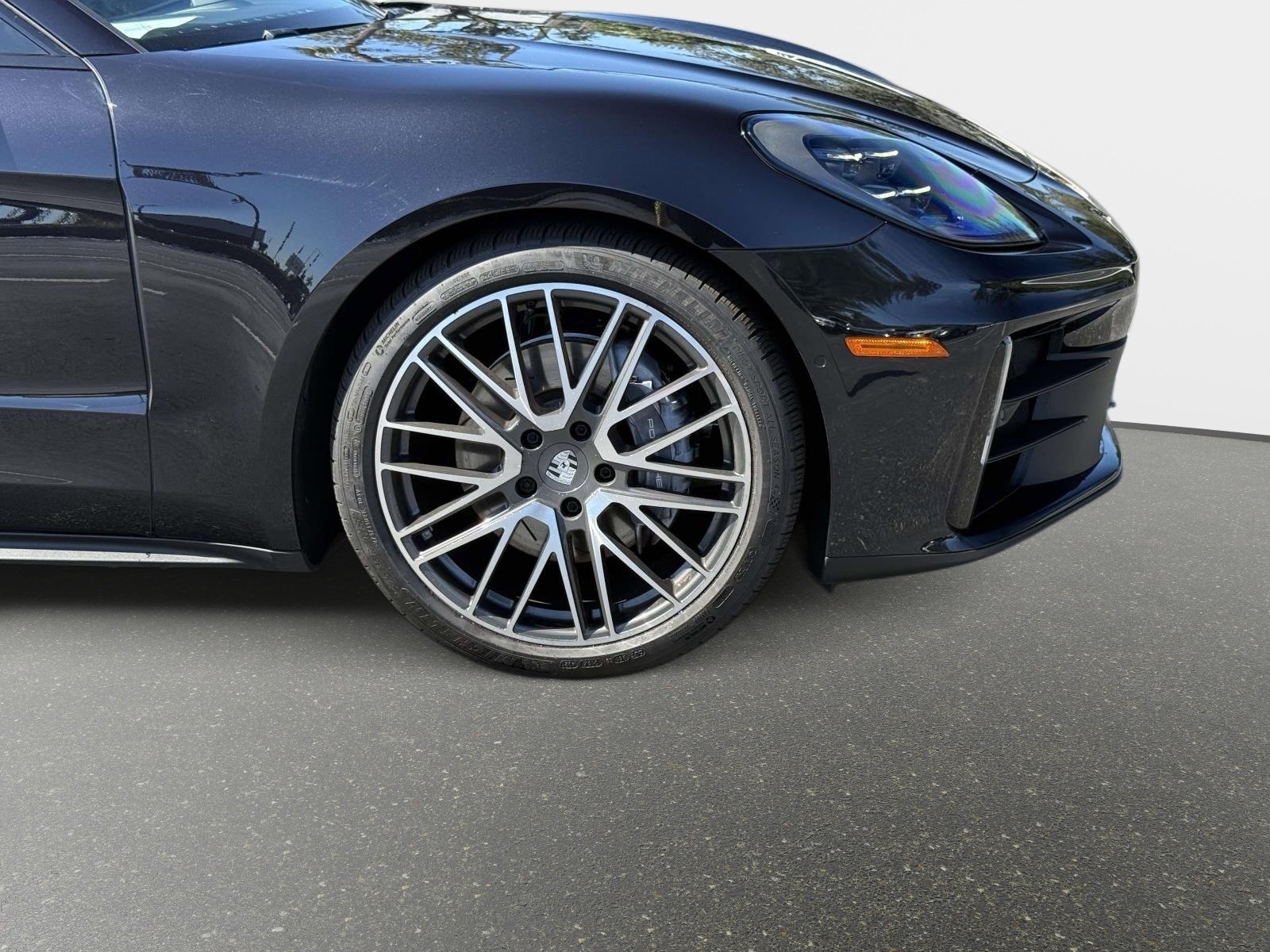 Used 2024 Porsche Panamera image 20
