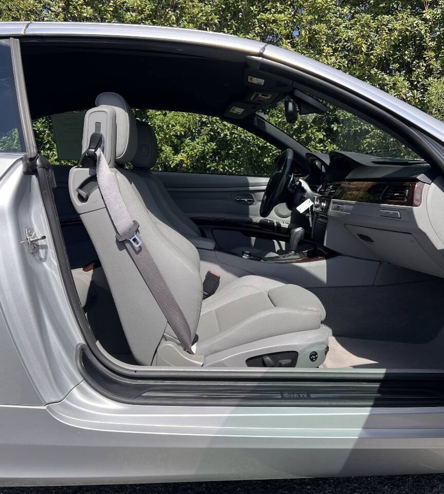 Used 2011 BMW 335i Convertible RWD image 18