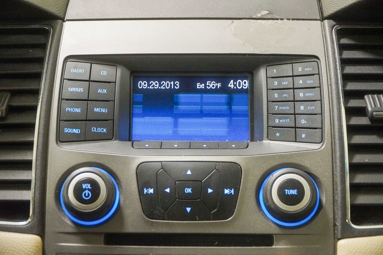Used 2014 Ford Taurus SE FWD image 24