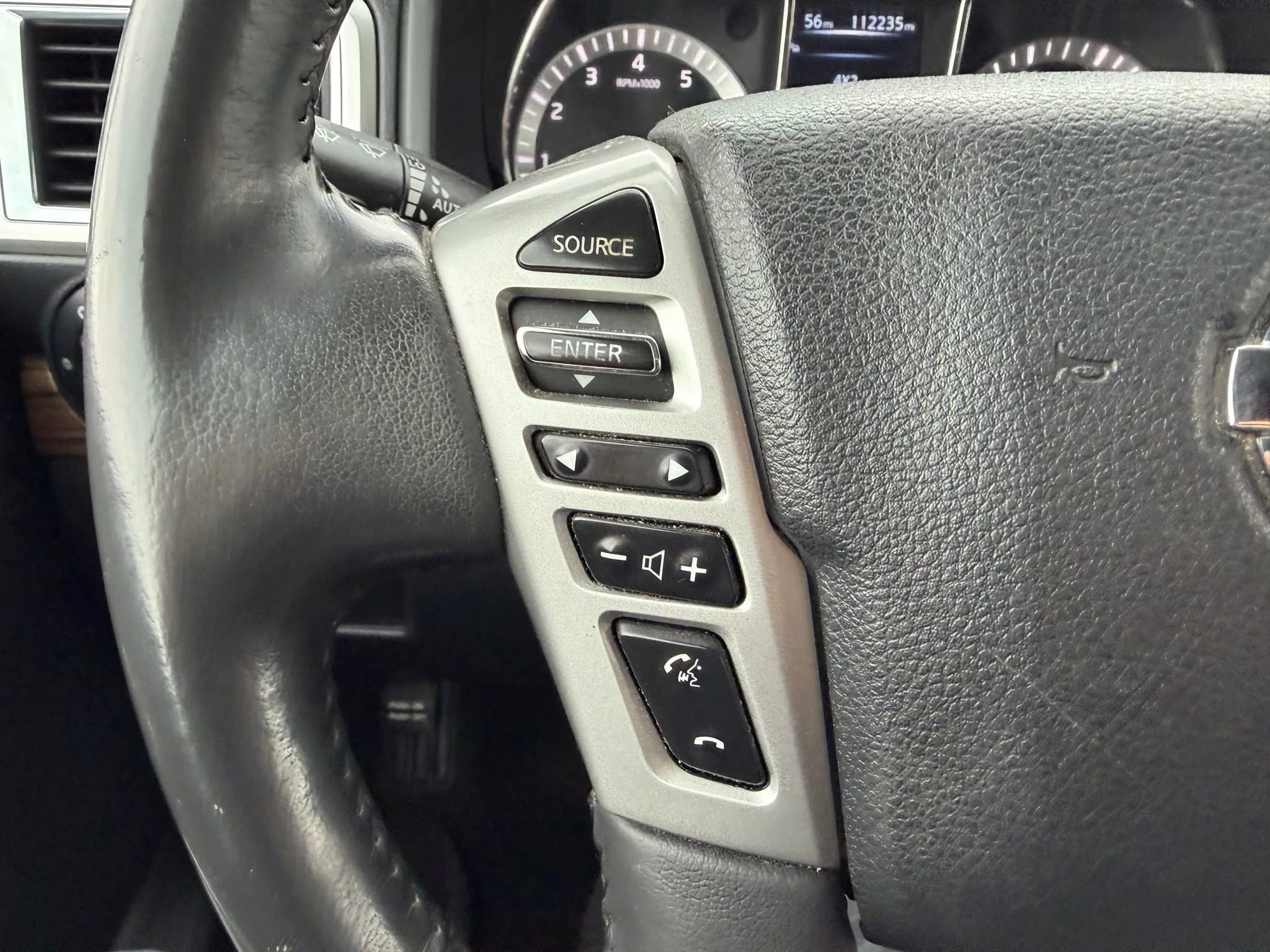 Used 2018 Nissan Titan SL AWD/4WD image 27