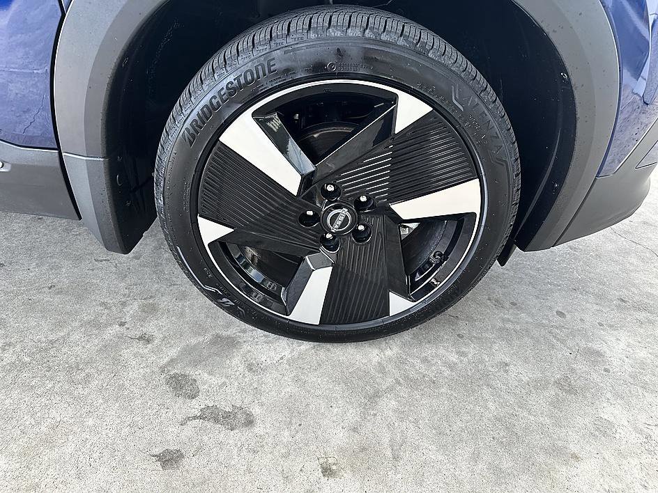 Certified 2025 Nissan Kicks SR FWD image 11