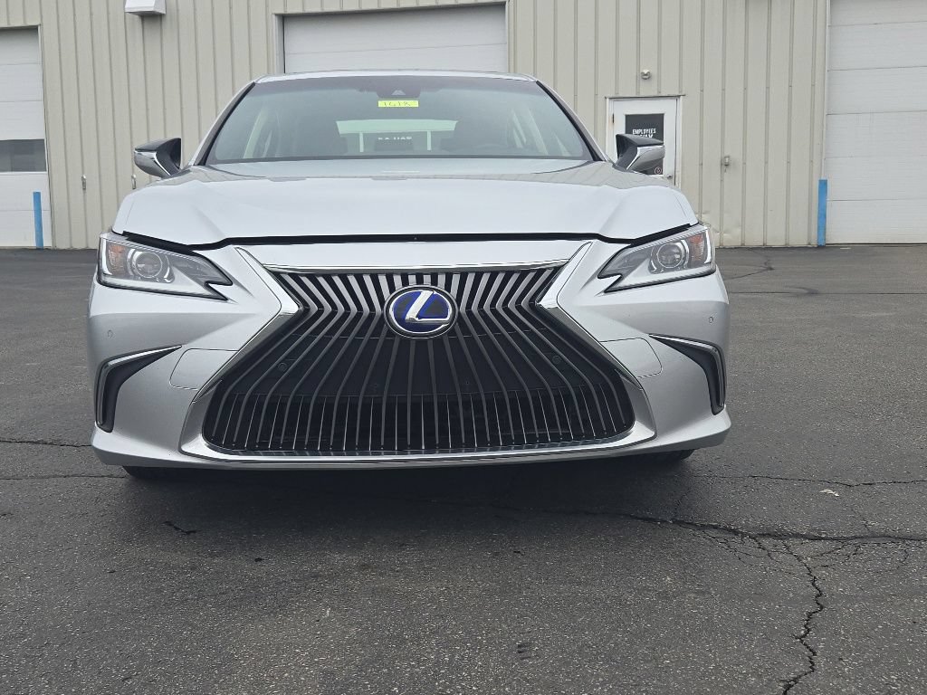Used 2019 Lexus ES 300h w/ Premium Package FWD image 2