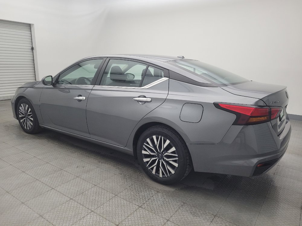 Used 2023 Nissan Altima 2.5 SV image 3