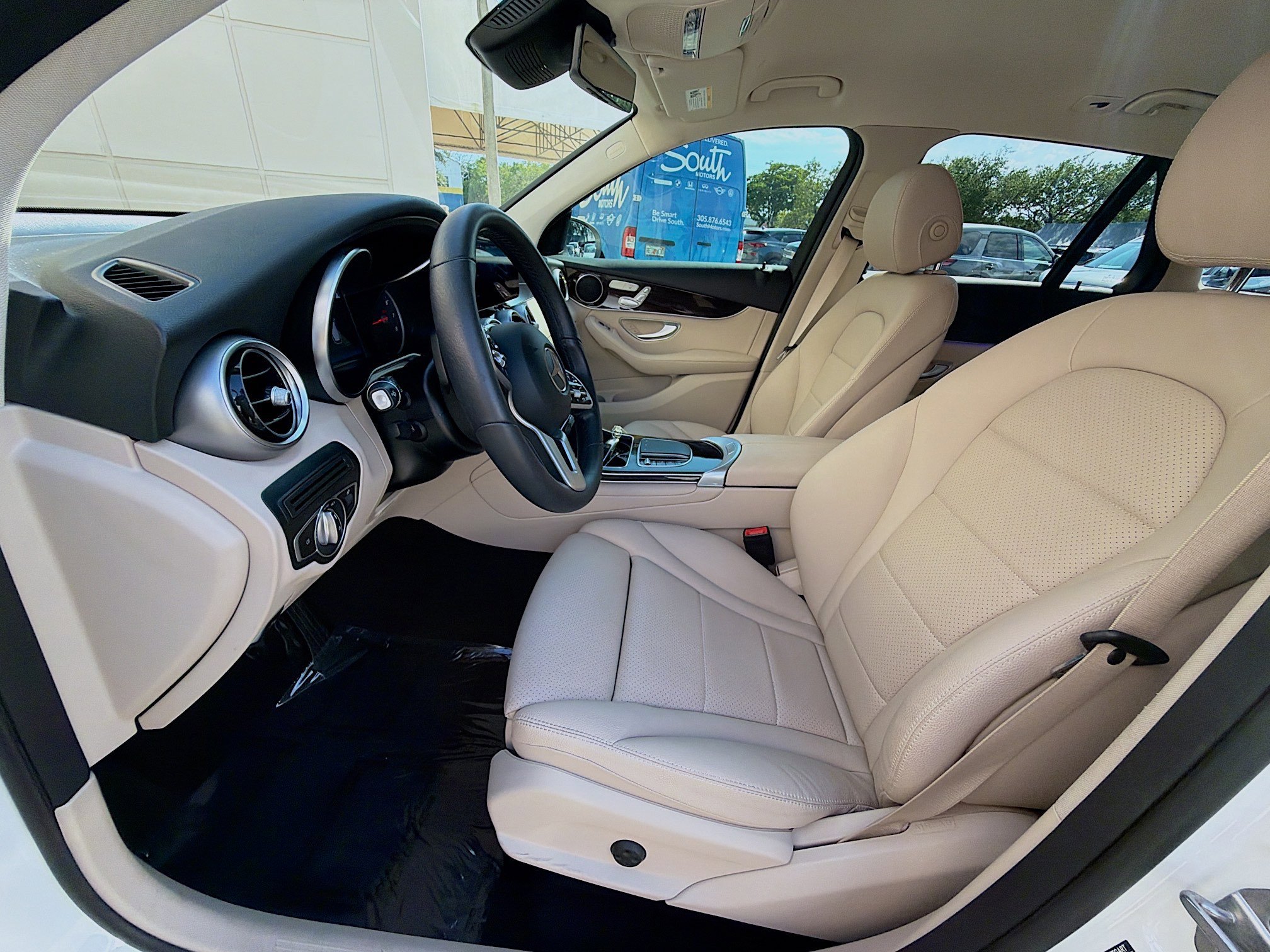 Used 2022 Mercedes-Benz GLC 300 w/ Premium Package Lite image 17