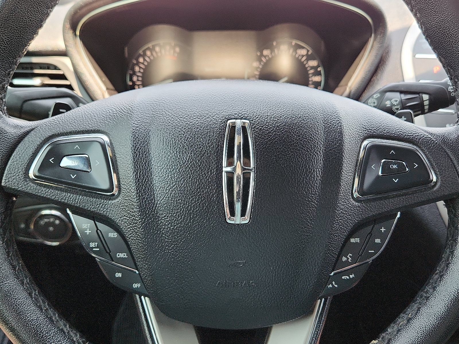 Used 2017 Lincoln MKC Premiere FWD image 25