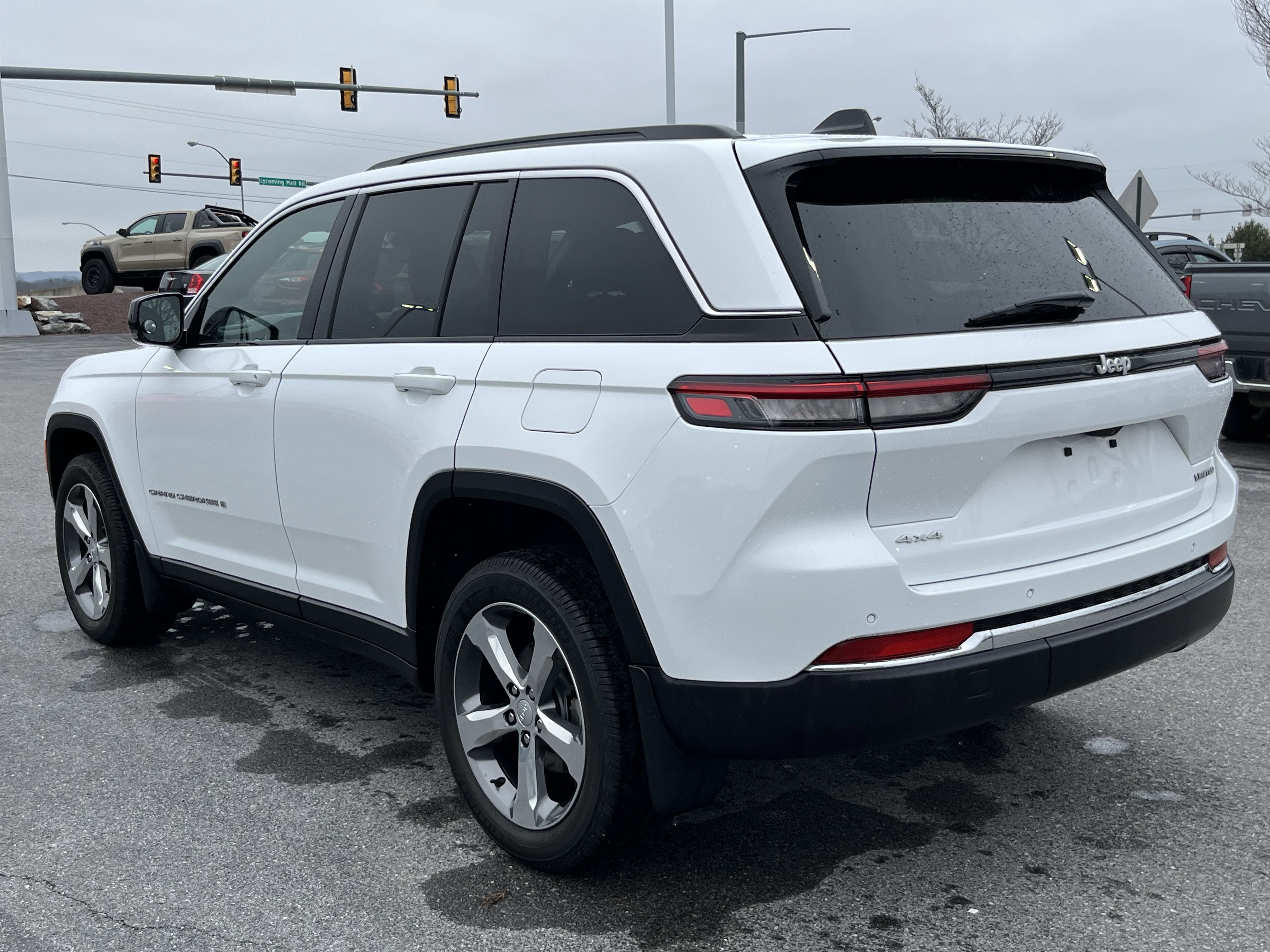 Used 2025 Jeep Grand Cherokee Limited image 5