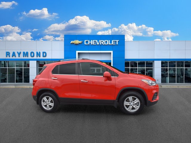 Certified 2018 Chevrolet Trax LT w/ Sun & Sound Package AWD/4WD image 2