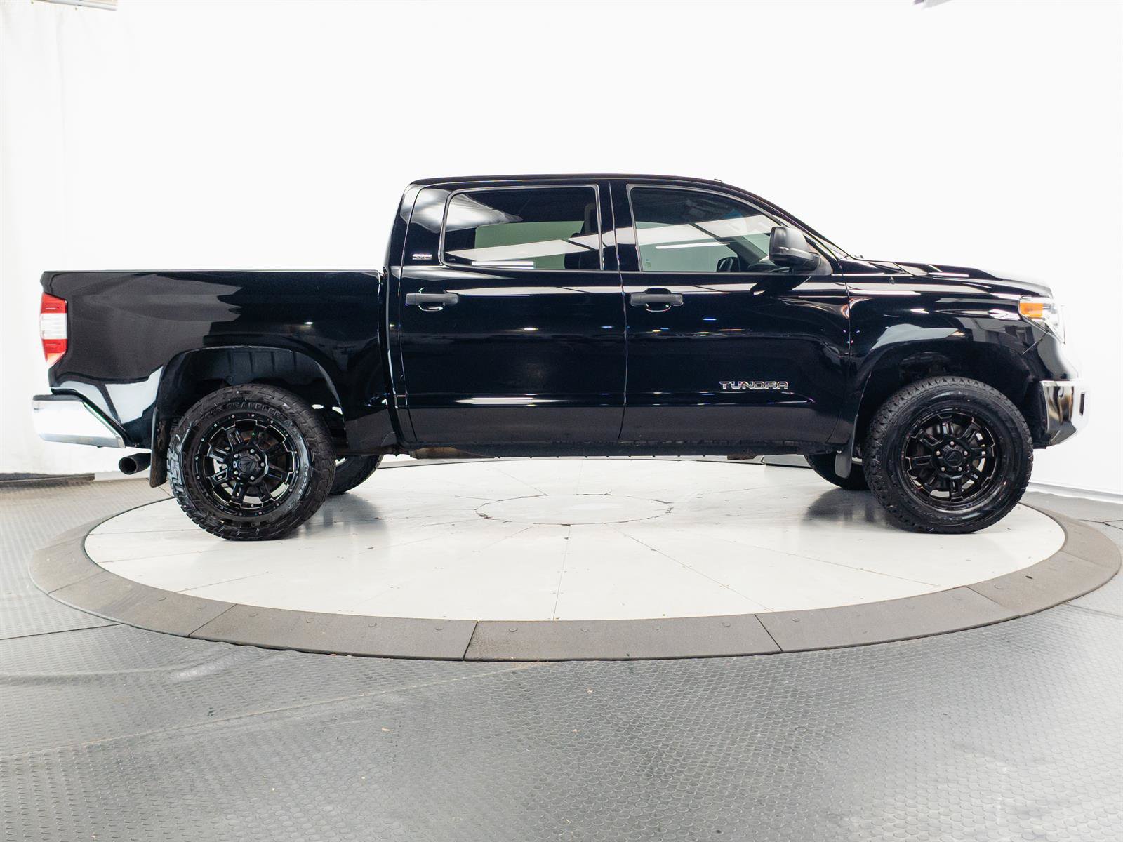 Used 2016 Toyota Tundra SR5 w/ SR5 Upgrade Package RWD image 11
