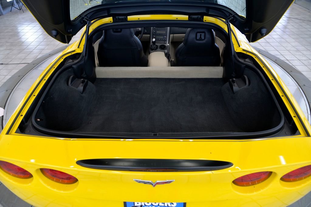 Used 2007 Chevrolet Corvette Coupe w/ Preferred Equipment Group RWD image 27