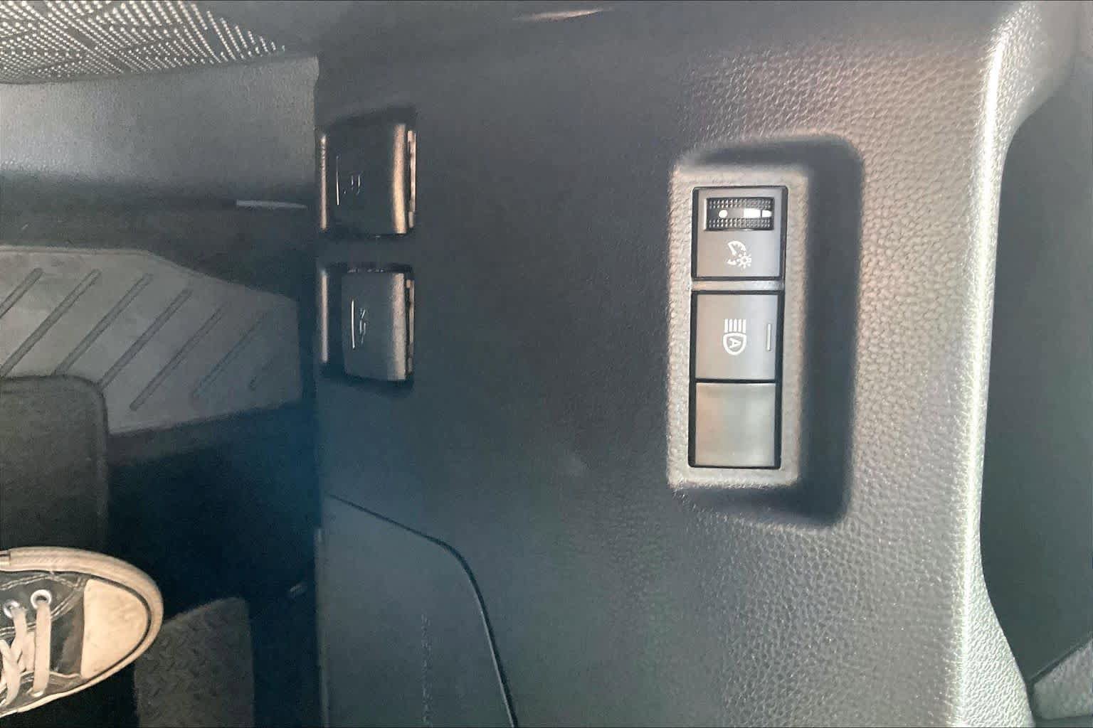 Used 2024 Toyota RAV4 XLE AWD/4WD image 33