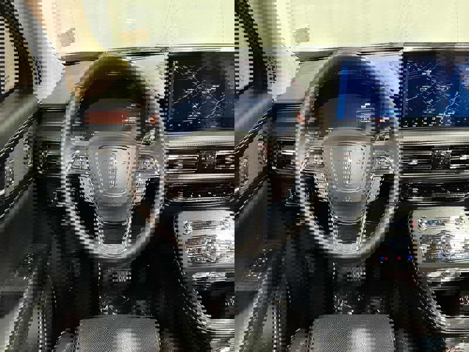 Used 2021 Lincoln Nautilus Reserve w/ Equipment Group 201A image 6