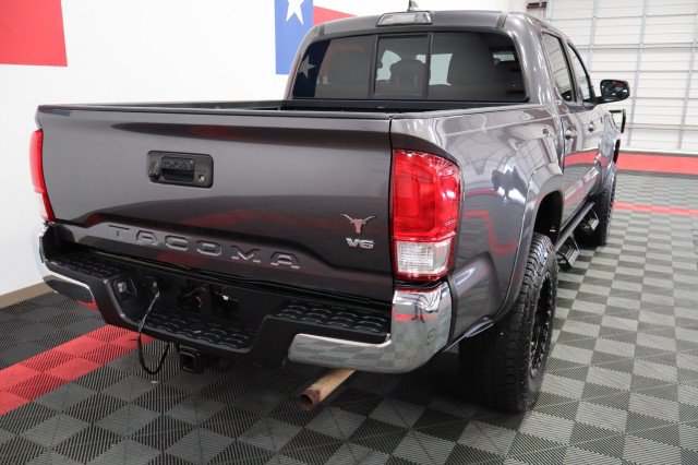 Used 2017 Toyota Tacoma SR5 w/ Tow Package RWD image 19