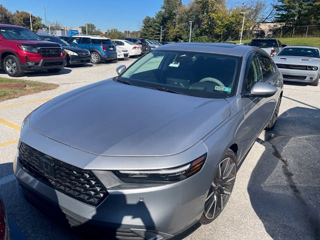 Used 2023 Honda Accord Touring image 2