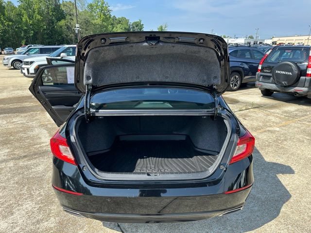 Used 2018 Honda Accord Touring image 12