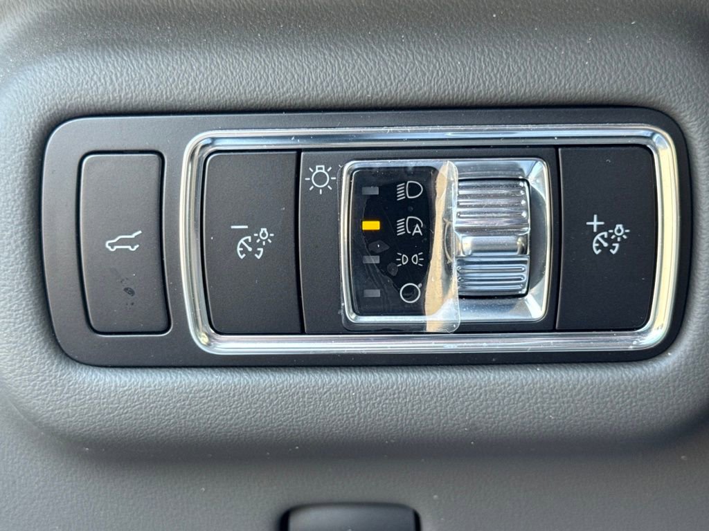 Used 2024 Lincoln Nautilus Premier AWD/4WD image 34