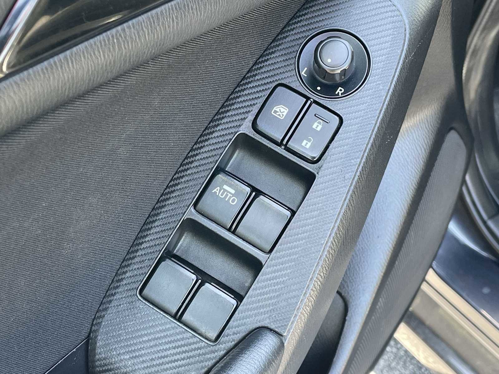 Used 2015 MAZDA MAZDA3 i Touring image 12