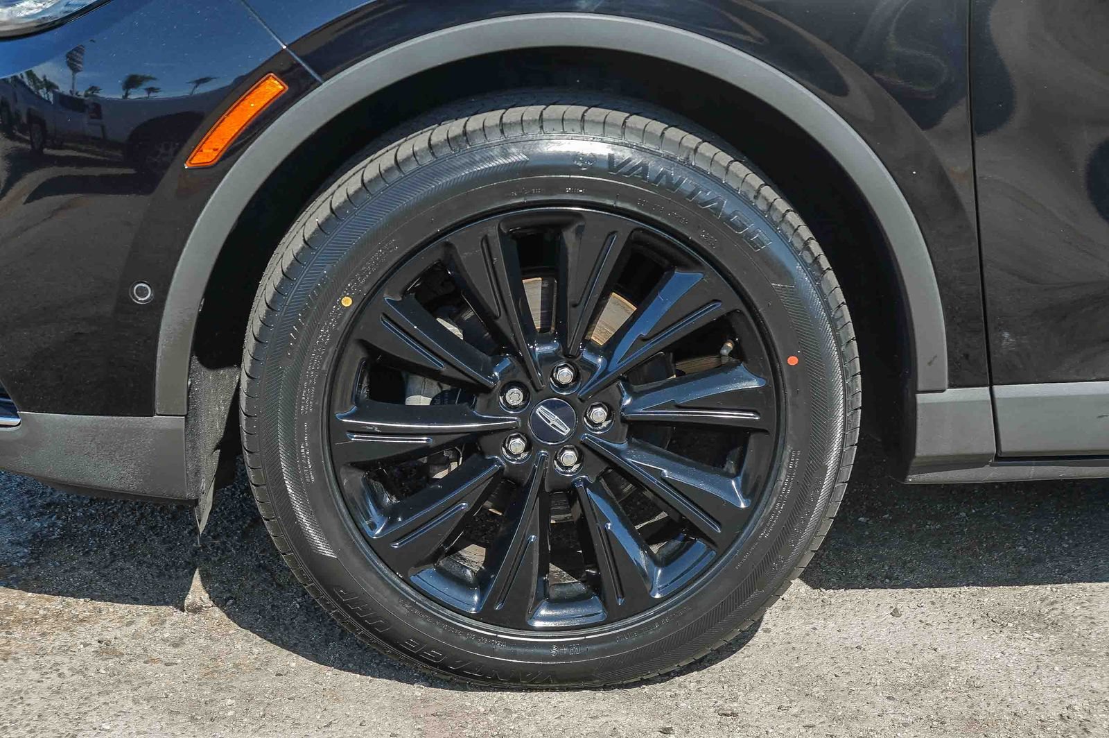 Used 2022 Lincoln Corsair Reserve w/ Equipment Group 201A FWD image 10