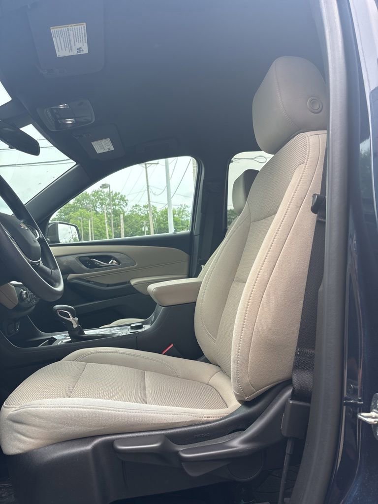 Used 2022 Chevrolet Traverse LS AWD/4WD image 9