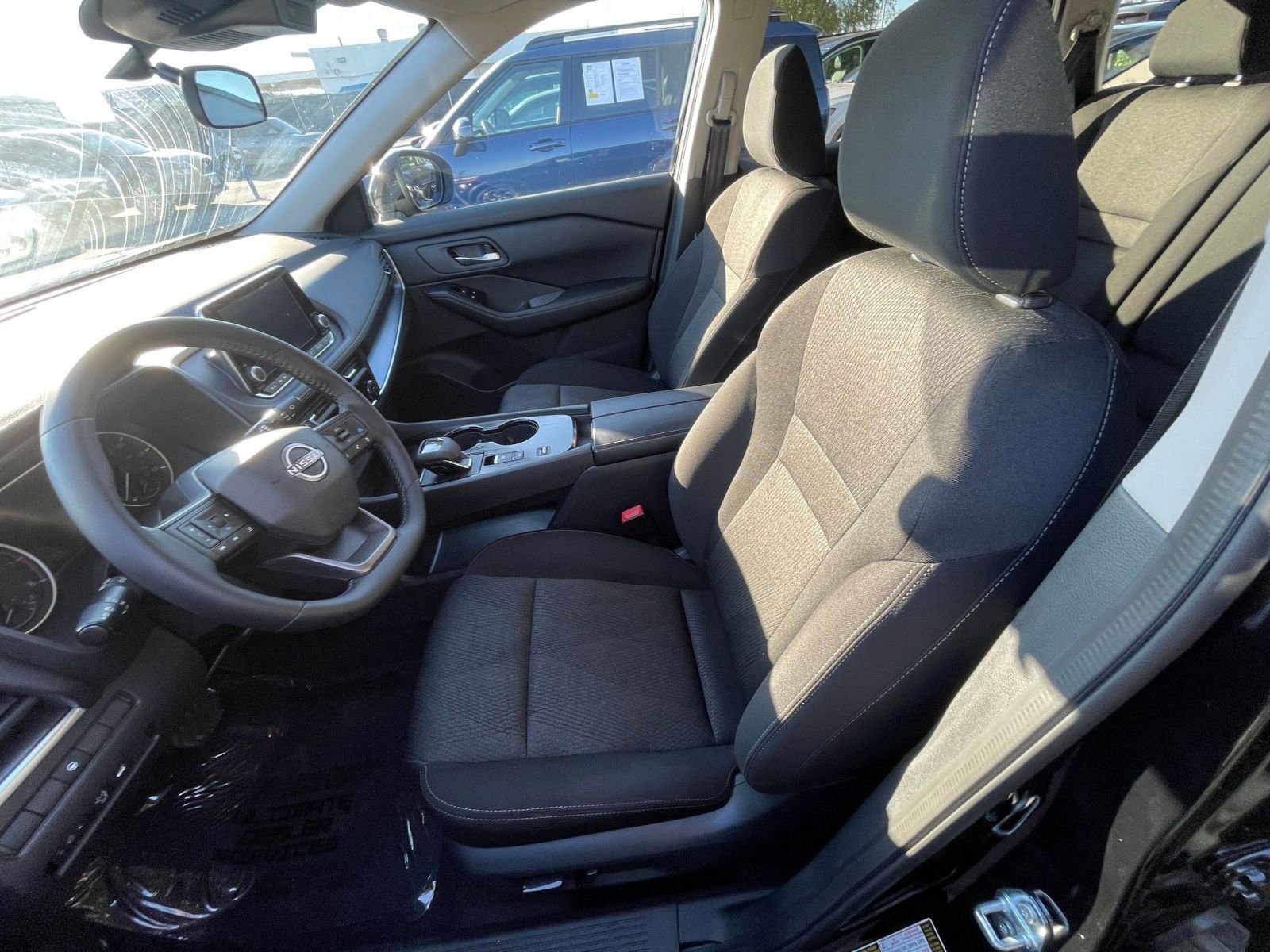 Used 2025 Nissan Rogue SV image 36