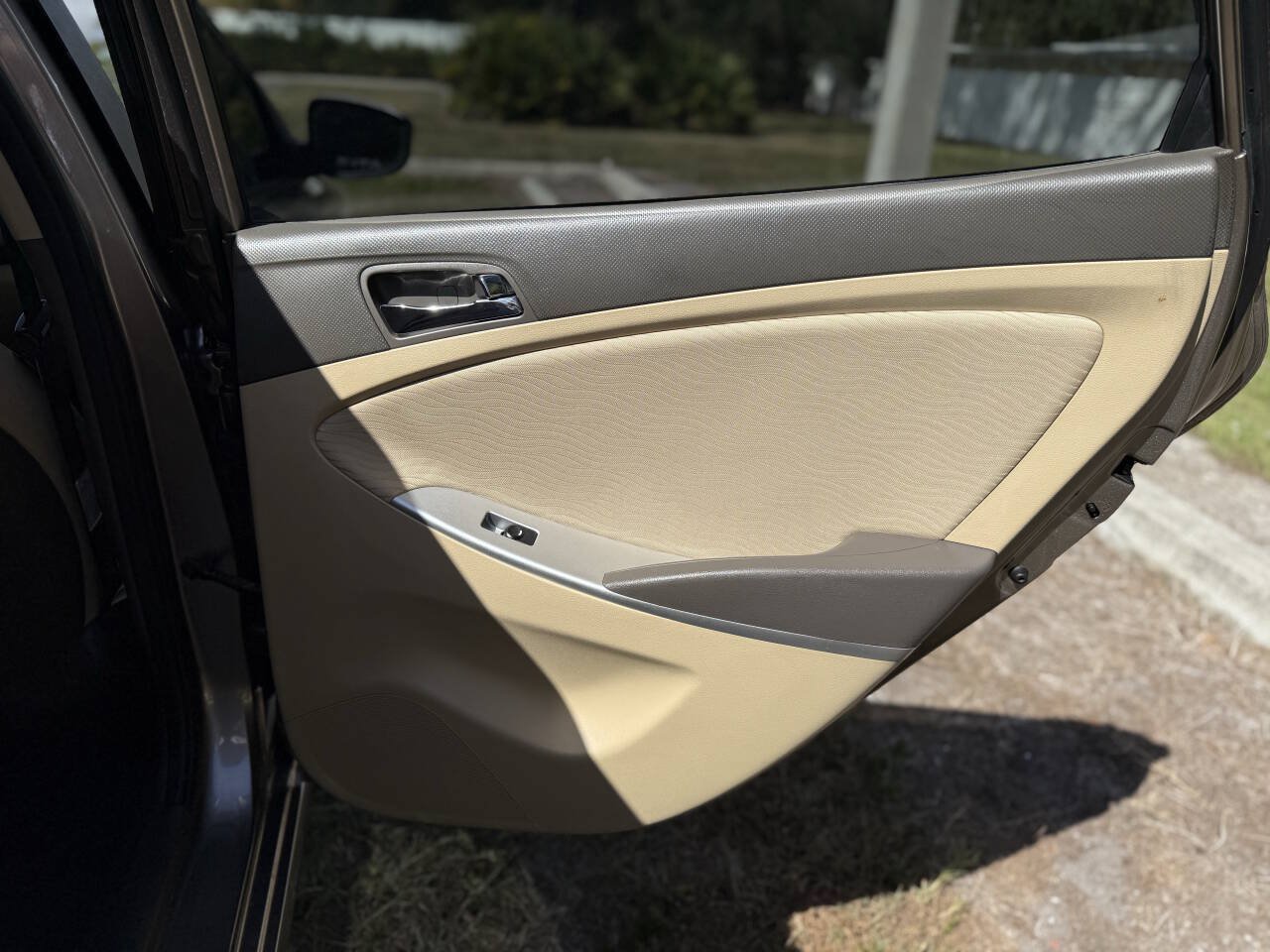 Used 2013 Hyundai Accent GLS w/ Premium Pkg FWD image 23