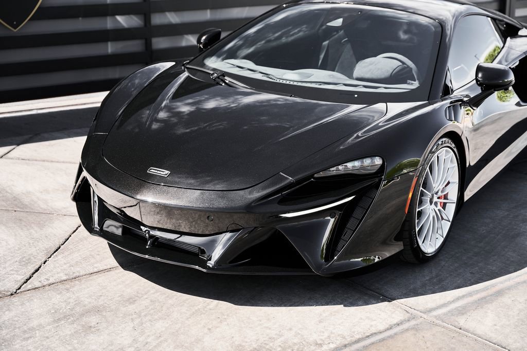 Used 2024 McLaren Artura RWD image 7